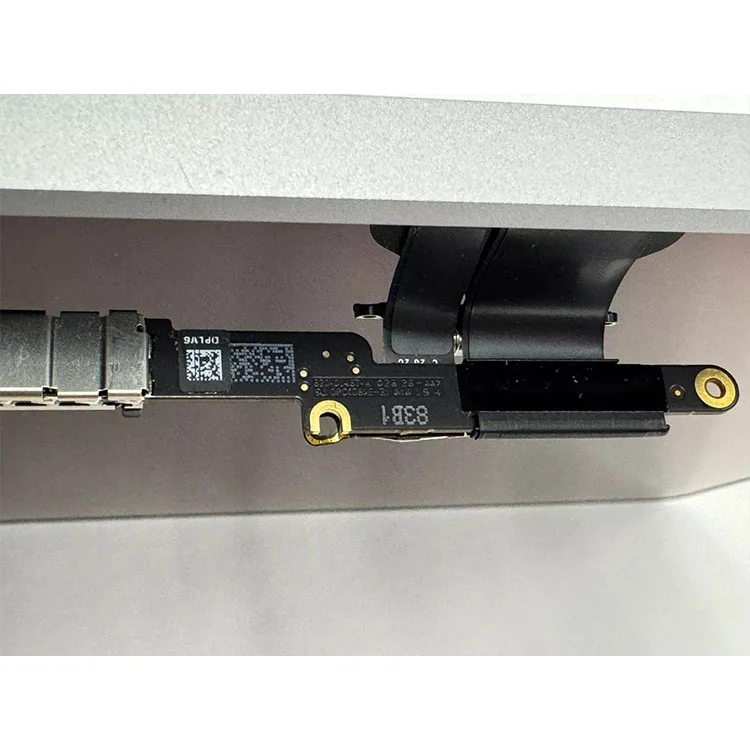 Scáileáin LCD Pro 16 